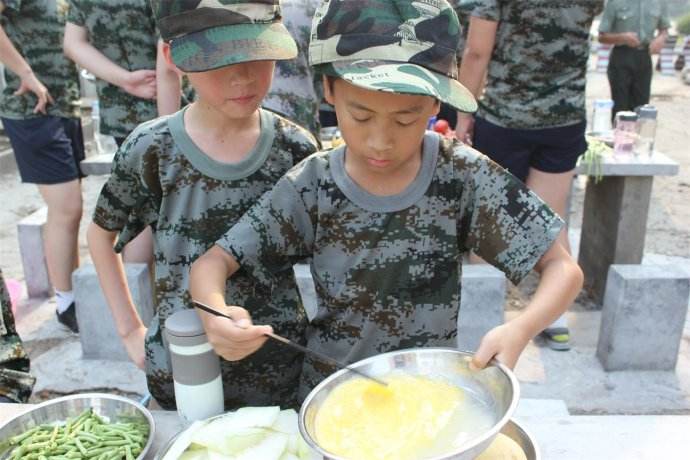 参加青少年军事夏令营的意义以及好处