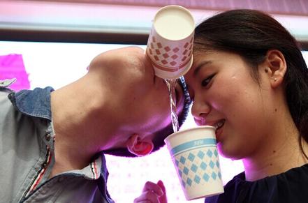 纸杯传水游戏规则