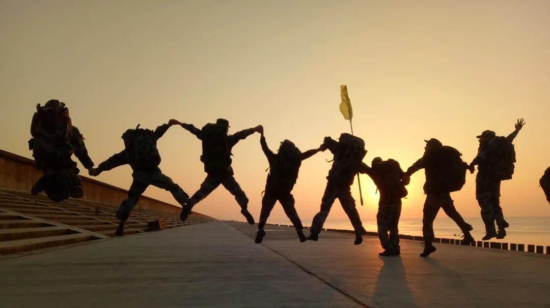 2020年，在市场经济饱受波澜的大环境下，没有一个企业愿意养以下三种人。     一、办公室里的闲人  二、工作能力上的废人  三、战略目标中的无用之人     特殊时期，被老板们看作【企业清除“团队毒瘤”的大好时机】。可随着频繁的人员离职、新人入职，高流动率的现状却大大扰乱了团队“军心”，搞得办公室气氛浮躁，就连新进员工们也在暗暗划水，毫无办公氛围。