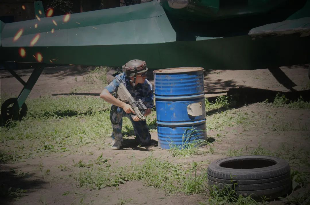 2020年，在市场经济饱受波澜的大环境下，没有一个企业愿意养以下三种人。     一、办公室里的闲人  二、工作能力上的废人  三、战略目标中的无用之人     特殊时期，被老板们看作【企业清除“团队毒瘤”的大好时机】。可随着频繁的人员离职、新人入职，高流动率的现状却大大扰乱了团队“军心”，搞得办公室气氛浮躁，就连新进员工们也在暗暗划水，毫无办公氛围。