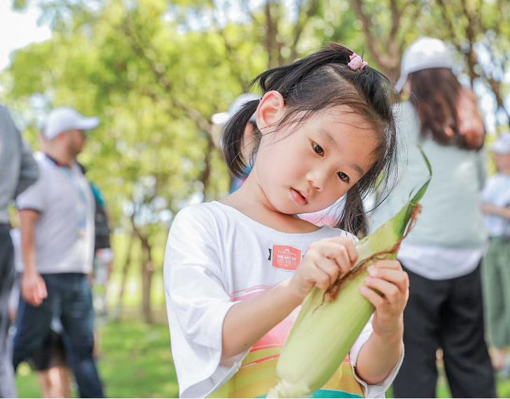 找不到答案的时候，就去看看这个世界  当策划人遇到户外团体活动，你会想起什么呢？一帮人的近郊游？高品质的亲子游？渲染文化的团体游？还是考验专业性和全面性的军事化团建与千人会务？  无论策划方案多么完美，流程做的再详尽，都离不开一个实现方案的载体  场地