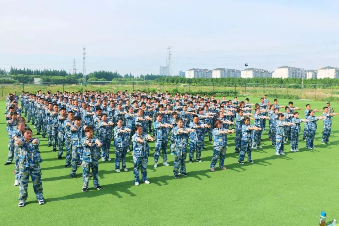 【企业专享定制】开启2022的正确方式：来一场高质量的团建拓展，稳了！